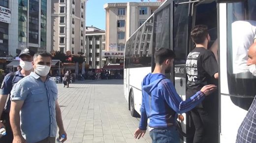 السلطات التركية تنفذ حملة تفتيش في اسطنبول للسوريين اللذين لايحملون(كمليك)