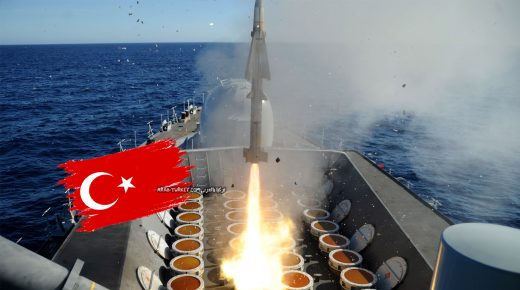 اطلاق صاروخ عاموي من ظهر سفينة حربية