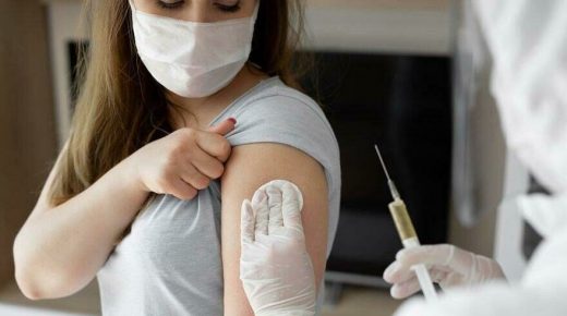 وزارة الصحة تكشف عن 3 ولايات وصل معدل التطعيم إلى 85٪