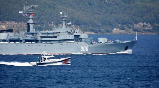 سفينة حربية روسية تعبر مضيق الدردنيل التركي