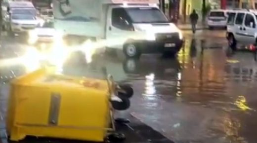 بالفيديو.. فيضانات تجتاح أنقرة بعد أمطار غزيرة