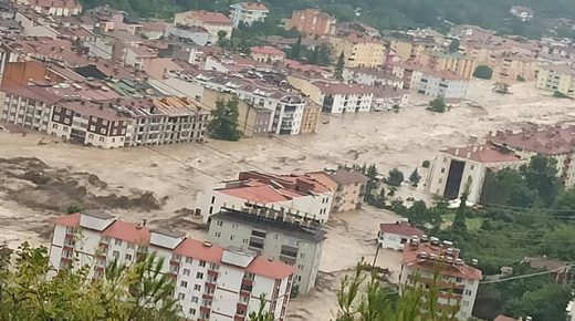 الداخلية التركية تعلن ارتفاع أعداد الضـ .ـحـايا بكارثة الفيضانات إلى 82