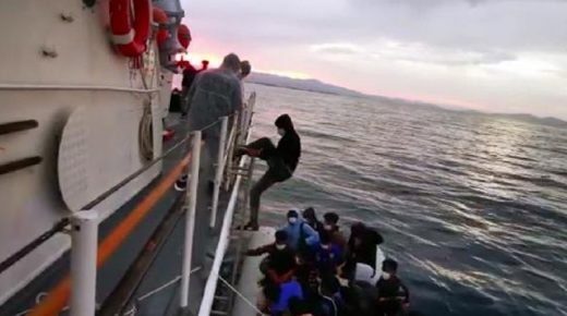 إنقاذ 54 مهاجرا غير شرعي قبالة باليكسير