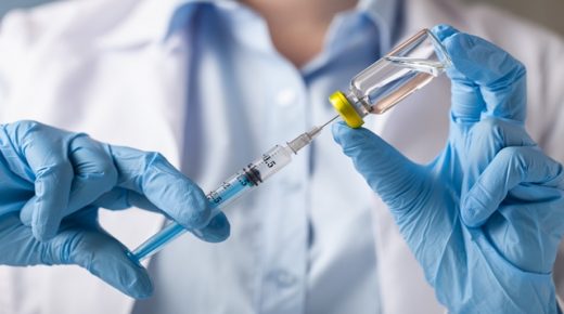 الادعاء العام في إزمير يفتح تحقيقاً بشأن تطعيم طفل رضيع بلقاح كورونا