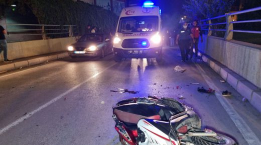 بالفيديو…وفـ .ـاة طفل سوري نتيجة اصـ .ـطدام سيارة بدراجة نارية في اضنة