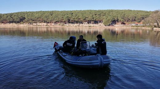 فرق الطوارئ تبحث عن شخص اختفى داخل بحيرة في سنجق تبة