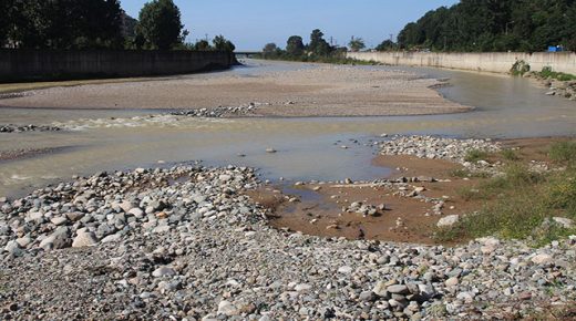 رغم الفيضانات… ريزا تعاني الجفاف