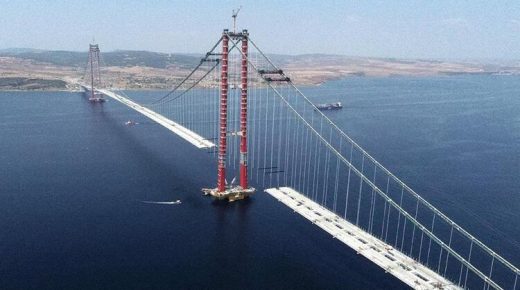 استكمال بناء سطح أحد أكبر جسور تركيا في جناق قلعة