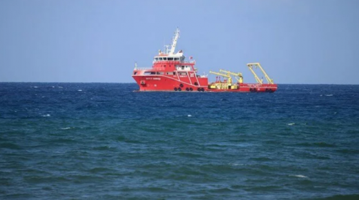 بدء أعمال تنظيف النفط المتسرب من سوريا على شواطئ هاتاي