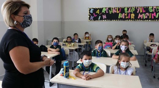 Bolu'da, okul öncesi ve ilkokul 1. sınıf öğrencilerinin yüz yüze yürütülecek okula uyum haftası eğitimleri başladı. ( Zafer Göder - Anadolu Ajansı )