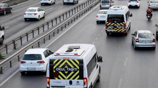 حاكم إسطنبول يكشف عن عدد سائقي حافلات المدرسية اللذين تلقوا جرعات كورونا