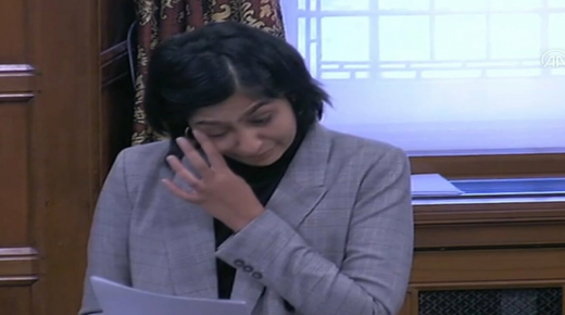 فيديو لبرلمانية تنفجـ.ـر باكية في مجلس العموم البريطاني: أخضع لوابل من العنصرية لكوني مسلمة فقط!