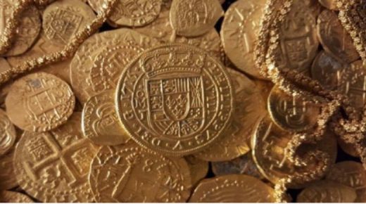 زوجان يعثران على عملات ذهبية نادرة تحت أرضية المطبخ بقيمة 288 ألف دولار أمريكي