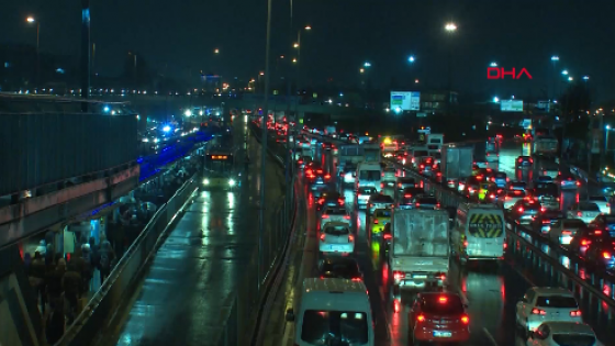 بعد العاصفة… كثافة المرور في إسطنبول تسجل رقماً قياسياً جديداً