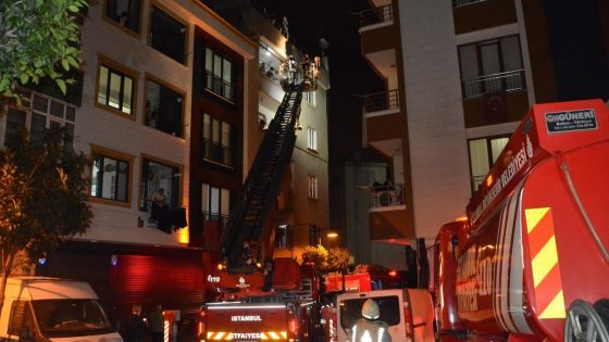 بالفيديو.. حالة من الذعر بين المواطنين نتيجة اندلاع حريق في مبنى مكون من 5 طوابق في نيفشهير