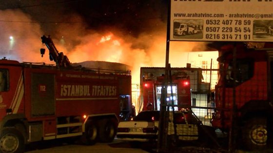 اندلاع حريق في مكان عمل يحتوي على خزانات للوقود بولاية اسطنبول