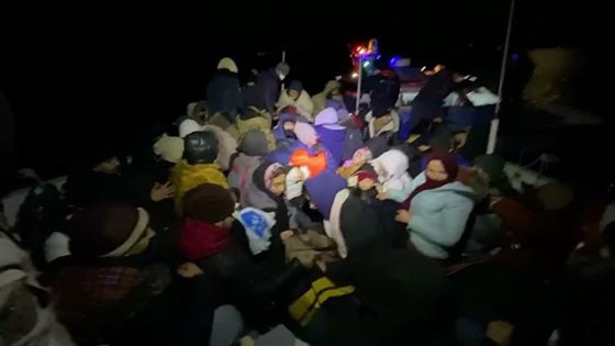 القبض على مهاجرين غير شرعين في إزمير وإنقاذ 78 آخرين