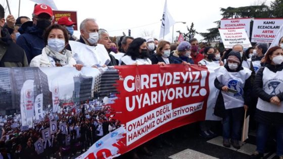إضـ.ـ راب ومظاهرات لعشرات العمال الصحيين الأتراك بعد قرار سحب مقترح رفع رواتبهم (فيديو)