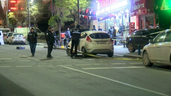 بالفيديو.. نزاع مسـ .ـلح بين مجموعتين في موقف للسيارات في إسطنبول