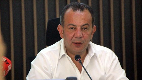 رئيس بلدية بولو يرفع دعوى قضائية ضد 2000 شخصاً عقب تصريحاته بخصوص السوريين