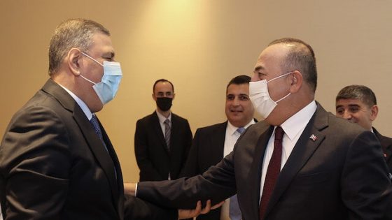 رياض حجاب يلتقي وزير الخارجية التركي في الدوحة.. وهذا ما تمت مناقشته