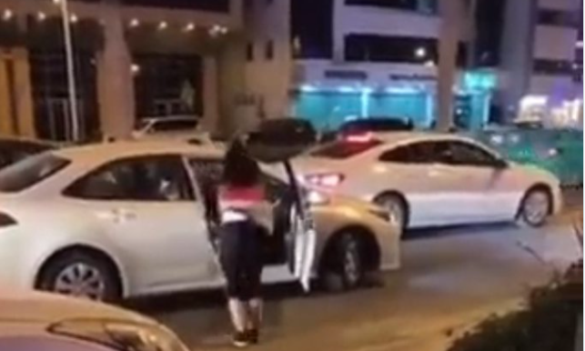 في شوارع الرياض فتاة ترقص فيديو.. فتاة