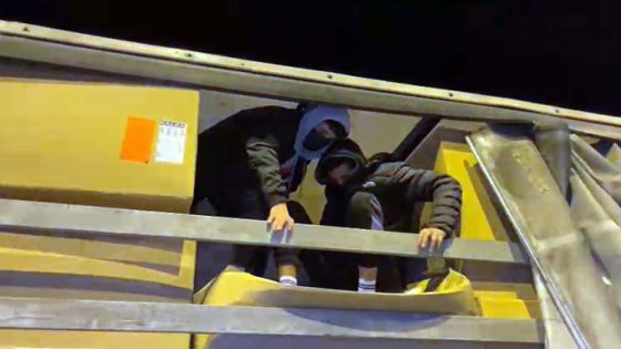 اعتقال مهاجرين غير شرعيين داخل شاحنة في جناق قلعة