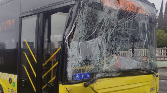 5 جرحى بحادث حافلة في منطقة الفاتح
