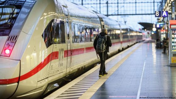 توقيف شخص في ألمانيا قام بمشهد “مثير للاشمئزاز” أمام فتاة في محطة قطار