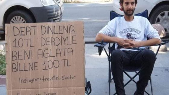 يشمل المواطنين والأجانب… شاب تركي يعرض مبلغ 100 ليرة تركية لمن يجعله يبكي
