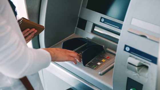 ماهو الشرط لسحب الأموال من بطاقة مصرفية عبر صراف بنك آخر