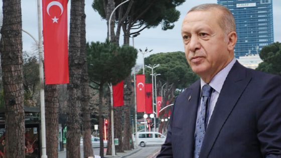 تزيين الشوارع الألبانية بالأعلام التركية احتفالات بقدوم الرئيس أردوغان لألبانيا (فيديو)