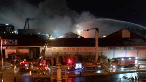 اندلاع حريق كبير في مصنعين بولاية اسطنبول (شاهد)
