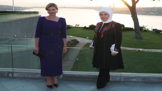 زوجة الرئيس أردوغان توجه رسالة سلام لنظيرتها الأوكرانية