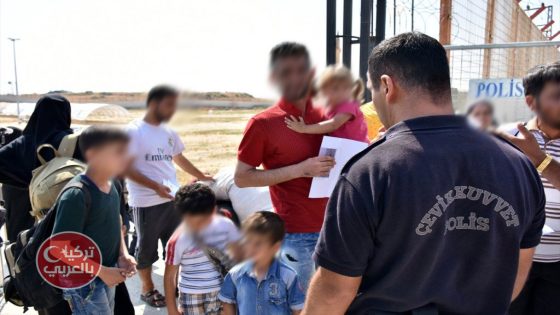لاجئون سوريون في معبر باب الهوى