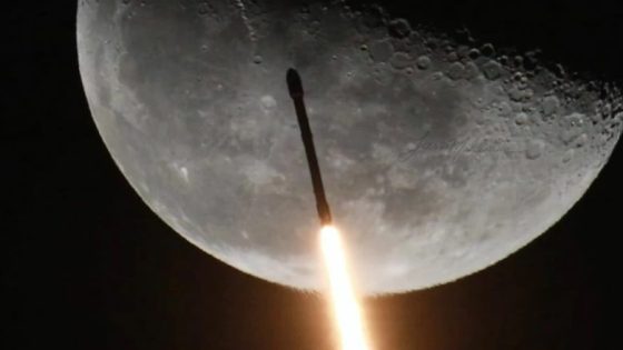 علماء يؤكدون والصين تنفي.. هل اصـ.ـطدم صـ.ـاروخ صيني بالقمر؟