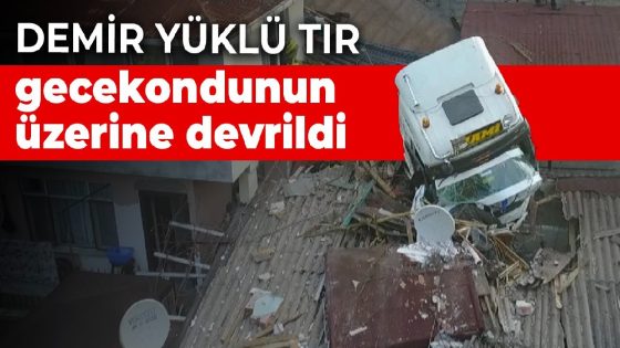 بالفيديو: شاحنة محملة بالحديد تسقط على سقف أحد المنازل في اسطنبول