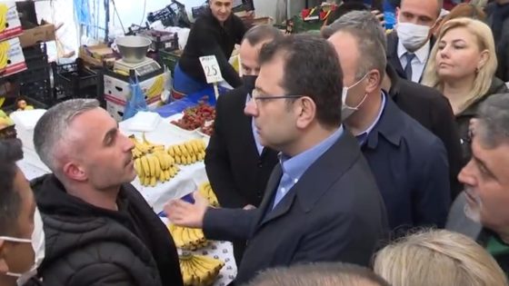 ماذا كانت إجابة أكرم إمام أوغلو عندما سأله أحد المواطنين عن غلاء الأسعار خلال زيارته لسوق الخضراوات..؟