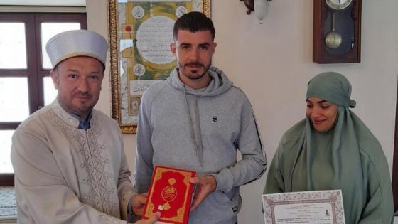 سائح بريطاني يدخل الإسلام في ولاية بودروم التركية عن طريق الصدفة