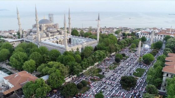 بيان من محافظ اسطنبول حول حظر فعاليات رمضان في ساحة السلطان أحمد