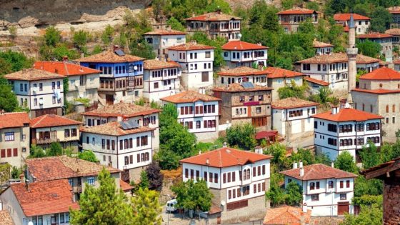 مدينة تركية تستقبل سياحاً 3 أضعاف عدد سكانها