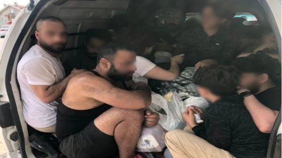 بينهم سوريين.. ضبط مهاجرين غير شرعين داخل شاحنة في موغلا