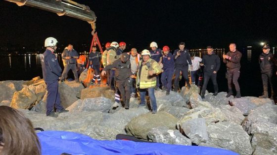 بعد 3 ساعات من العمل.. إنقاذ شاب علق بين الصخور في إسطنبول