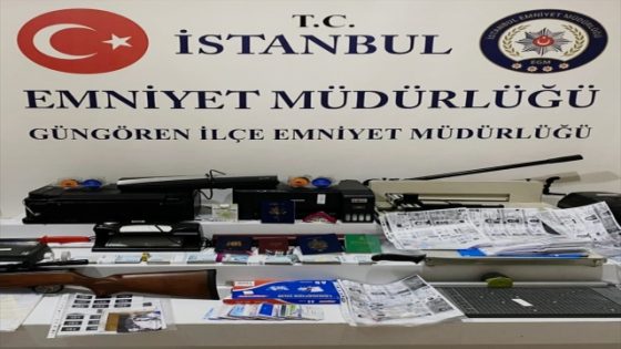 بالفيديو: قوات الأمن التركي تعتقل مواطن “سوري” يعمل بتـ.ـزوير الجوازات والبطاقات الشخصية
