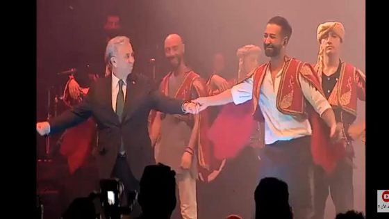 بالفيديو: عمدة بلدية أنقرة “منصور يافاش” يرقص على المسرح في أحد الإحتفالات