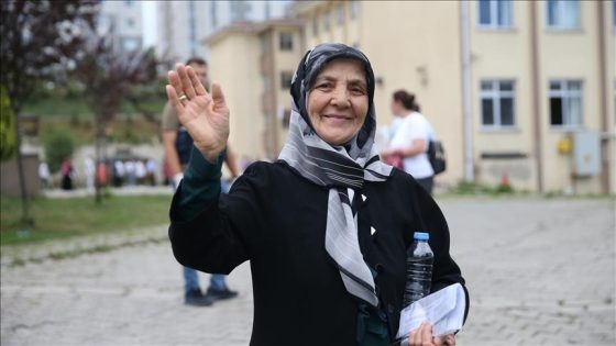 مسنة تركية بعمر 84 عاما تتقدم لامتحان القبول الجامعي في أوردو