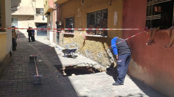 بلدية تركية تدعو لإخلاء بعض المنازل بعد حدوث انهـ.ـ يار أرضي واكتشاف نفق تحت المنازل