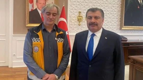 وزير الصحة التركي يلتقي مع سائق سيارة الإسعاف الذي كان سيفجر نفسه في أنقرة