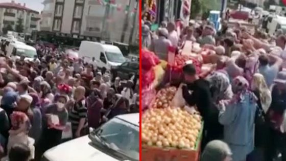تداحم وشجار بين المواطنين من أجل شراء سكر رخيص في ولاية أنقرة (فيديو)