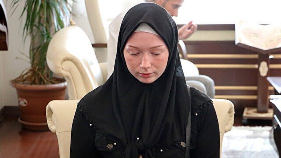 شابة ألمانية تعتنق الإسلام خلال زيارتها لولاية غازي عنتاب (فيديو نطقها للشهادتين)
